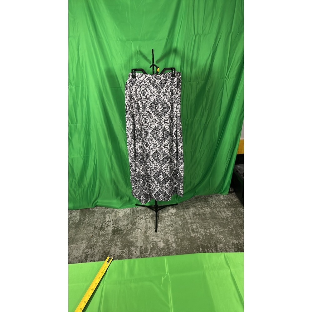 Just Be Women XXL Black White Geometric Tribal Jersey Knit Elastic Maxi Skirt